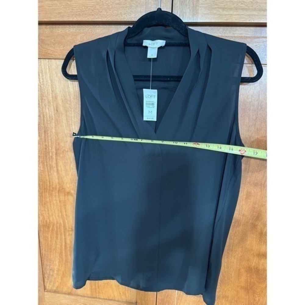LOFT Black Mixed Media Sleeveless Blouse V-Neck Pleat Front NWT Medium - Picture 4 of 8
